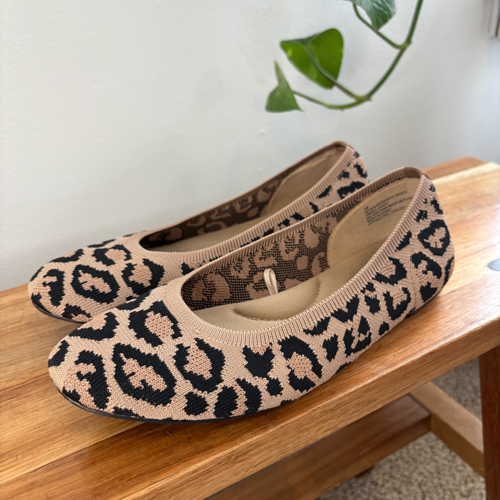 Seychelles women's size 7 cheetah print beige tan black slip on flats round toe